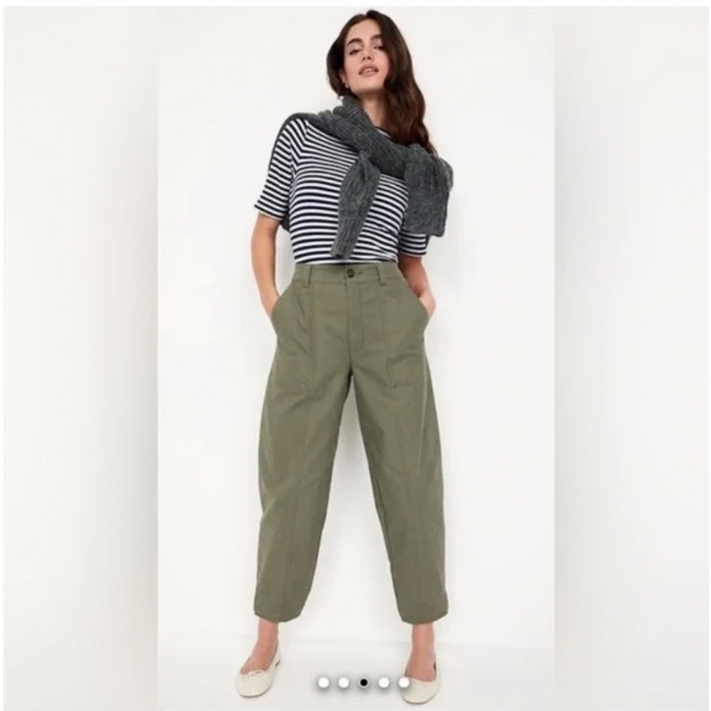Old Navy high rise barrel leg green pants size 6 Tall